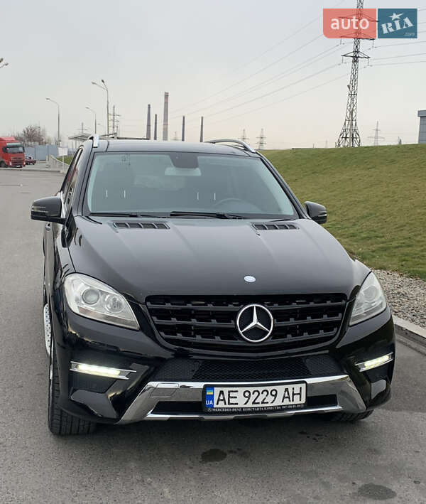 Mercedes-Benz M-Class 2011 Mercedes-Benz M-Class 2011