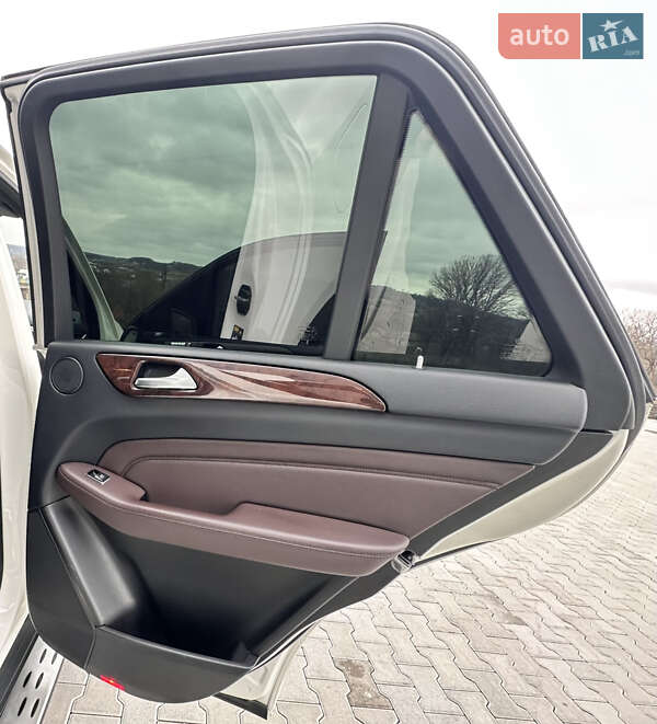 Внедорожник / Кроссовер Mercedes-Benz M-Class 2012 в Черновцах