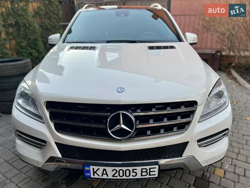 Внедорожник / Кроссовер Mercedes-Benz M-Class 2011 в Буче