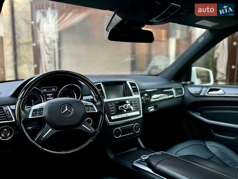 Внедорожник / Кроссовер Mercedes-Benz M-Class 2011 в Буче