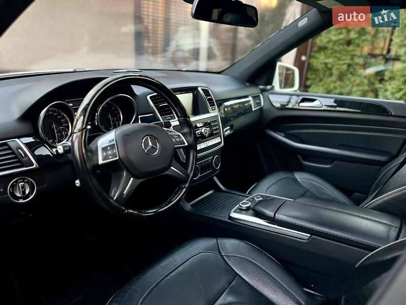 Внедорожник / Кроссовер Mercedes-Benz M-Class 2011 в Буче