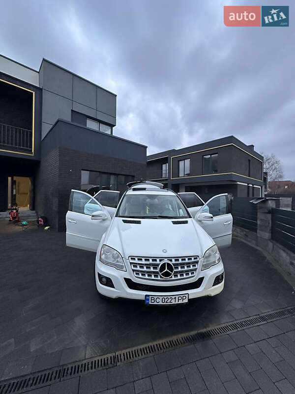 Внедорожник / Кроссовер Mercedes-Benz M-Class 2010 в Львове