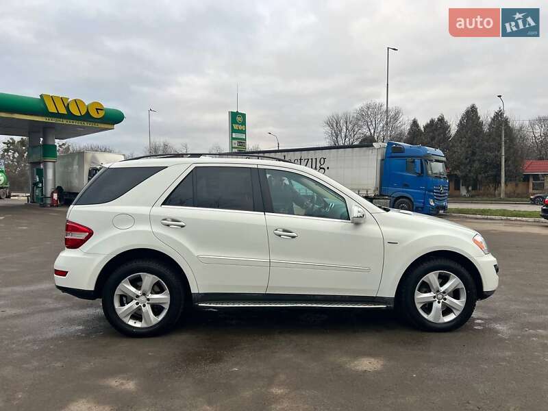 Внедорожник / Кроссовер Mercedes-Benz M-Class 2010 в Ровно
