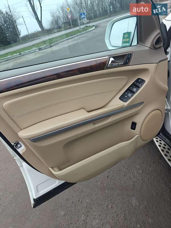 Внедорожник / Кроссовер Mercedes-Benz M-Class 2010 в Ровно