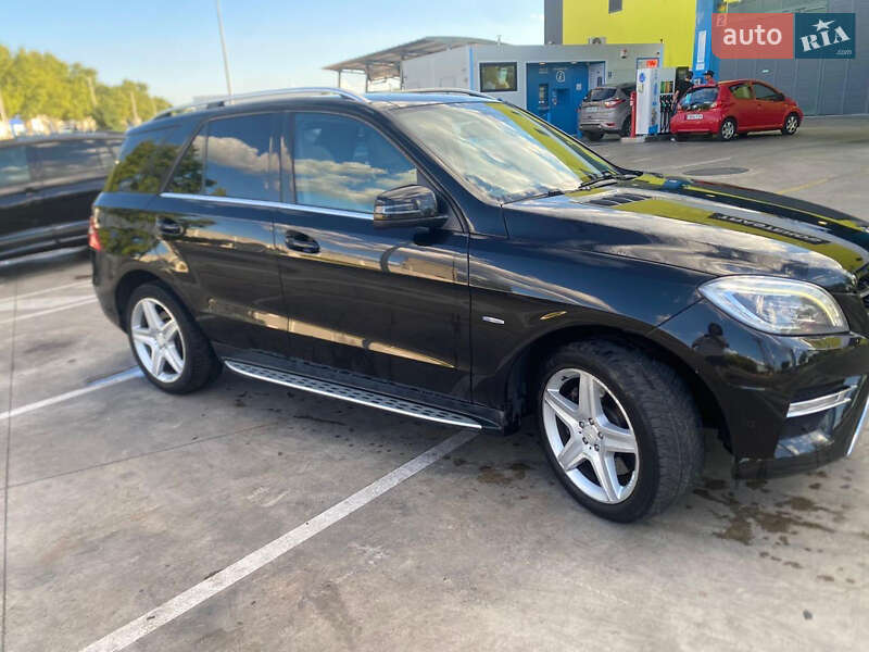 Внедорожник / Кроссовер Mercedes-Benz M-Class 2012 в Киеве