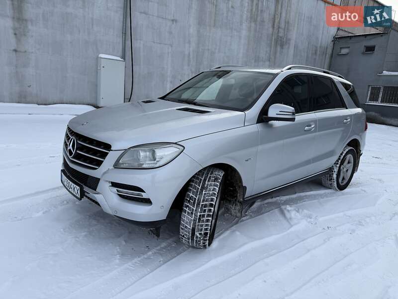 Позашляховик / Кросовер Mercedes-Benz M-Class 2013 в Києві