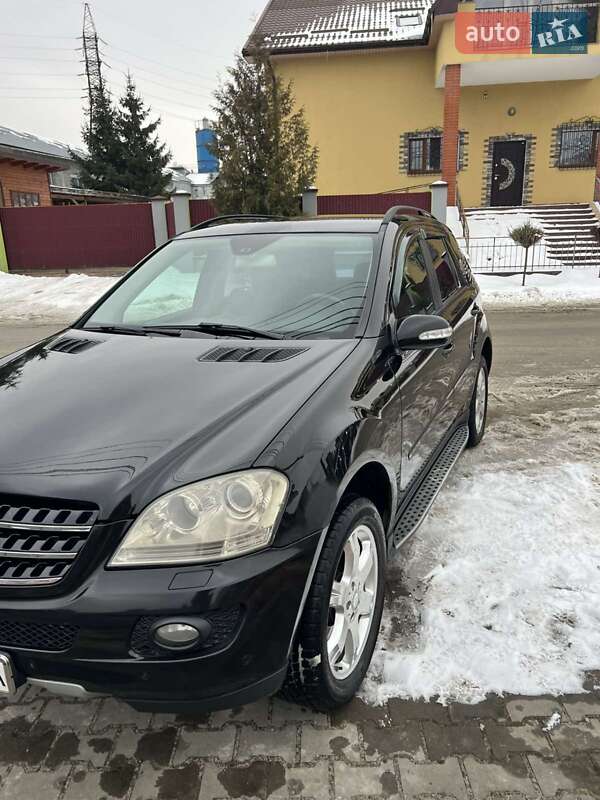 Mercedes-Benz M-Class 2005