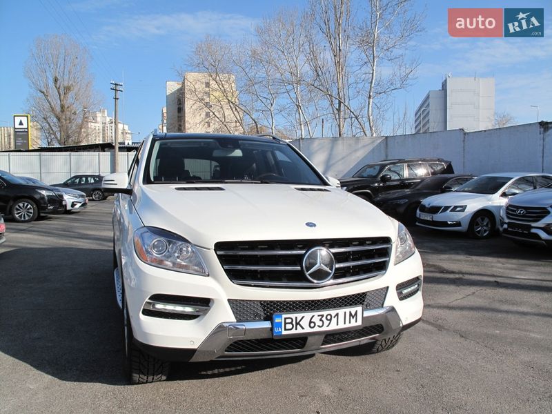 Mercedes-Benz M-Class 2011 Mercedes-Benz M-Class 2011