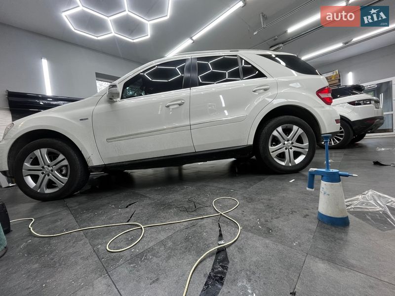 Внедорожник / Кроссовер Mercedes-Benz M-Class 2010 в Ивано-Франковске