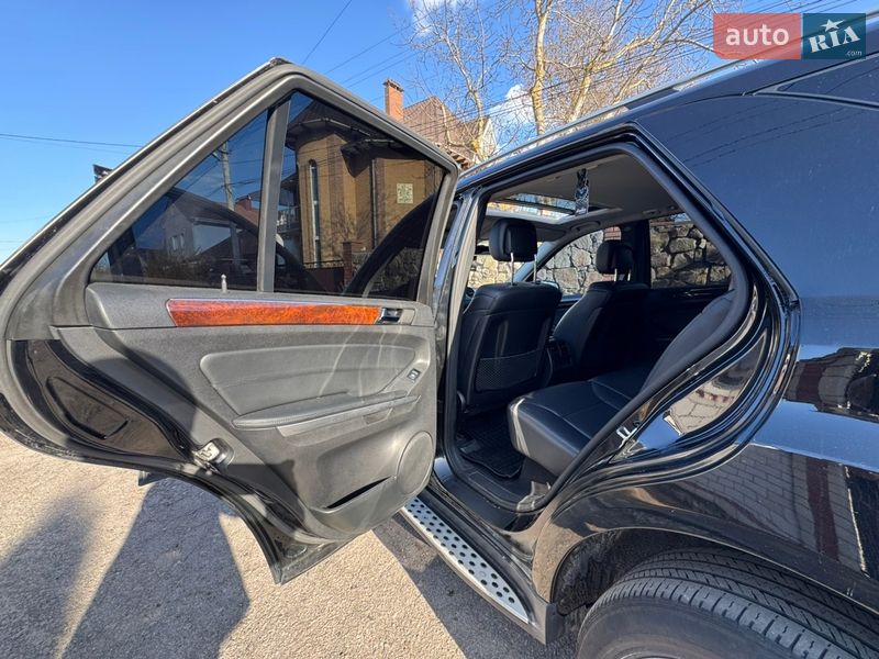 Внедорожник / Кроссовер Mercedes-Benz M-Class 2010 в Киеве