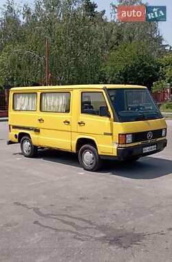 Минивэн Mercedes-Benz MB-Class 1989 в 
