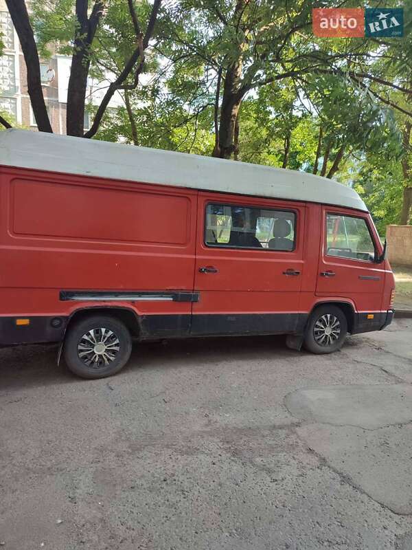 Минивэн Mercedes-Benz MB-Class 1992 в Калуше