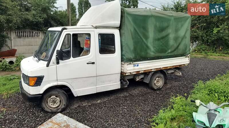 Мінівен Mercedes-Benz MB-Class 1993 в 