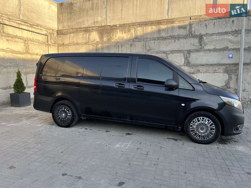 Вантажний фургон Mercedes-Benz Metris 2016 в Тернополі