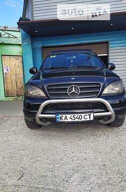 Позашляховик / Кросовер Mercedes-Benz ML 270 2000 в Києві