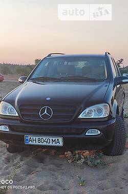 Внедорожник / Кроссовер Mercedes-Benz ML 270 2003 в Днепре