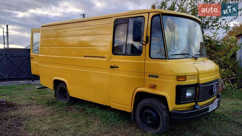 Мікроавтобус Mercedes-Benz O 407 1988 в  фото Мікроавтобус Mercedes-Benz O 407 1988 в