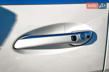 Минивэн Mercedes-Benz R-Class 2012 в 