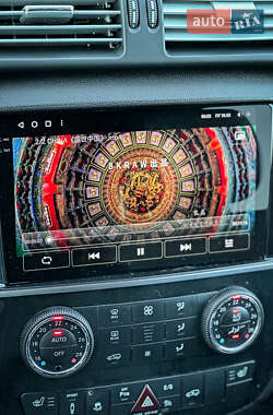 Минивэн Mercedes-Benz R-Class 2012 в 