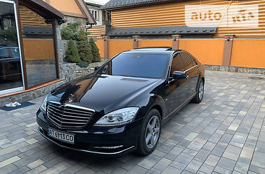 Седан Mercedes-Benz S-Class 2010 в Косове