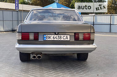 Седан Mercedes-Benz S-Class 1982 в 
