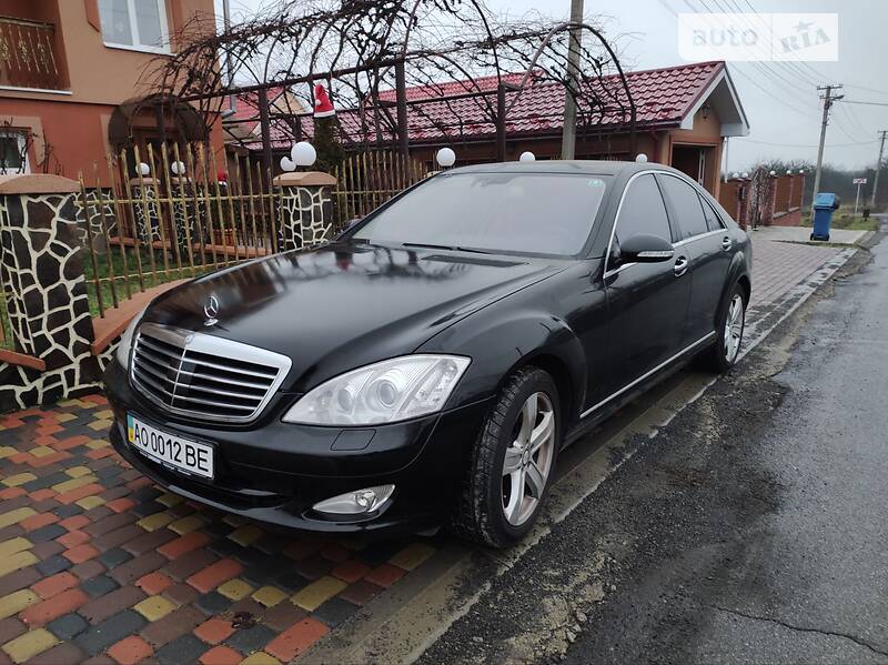 Седан Mercedes-Benz S-Class 2005 в Ужгороде