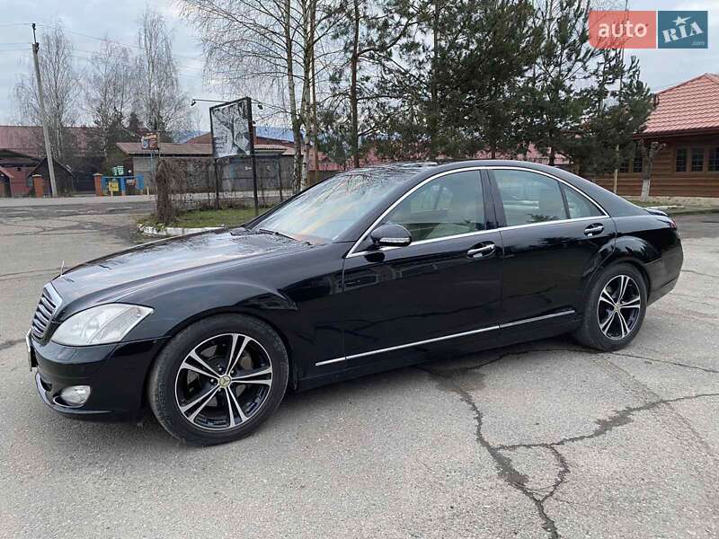 Седан Mercedes-Benz S-Class 2006 в Хусте