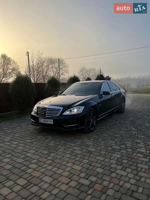 Mercedes-Benz S-Class 2010