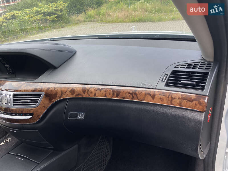 Седан Mercedes-Benz S-Class 2006 в Львові