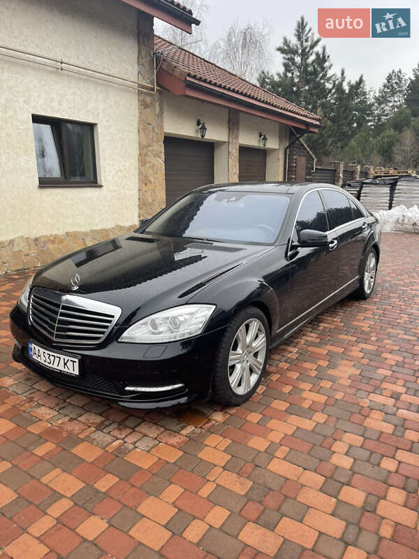 Mercedes-Benz S-Class 2010