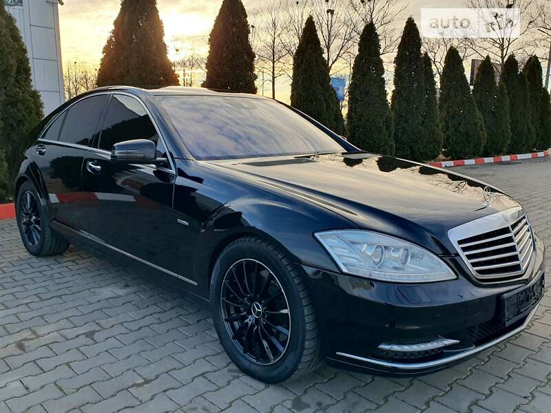 Mercedes-Benz S-Class 2011