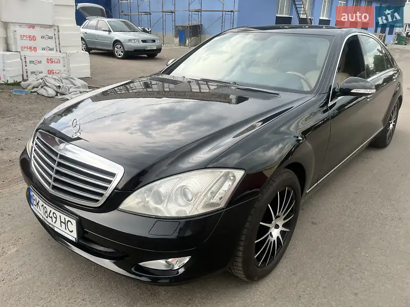 Mercedes-Benz S-Class