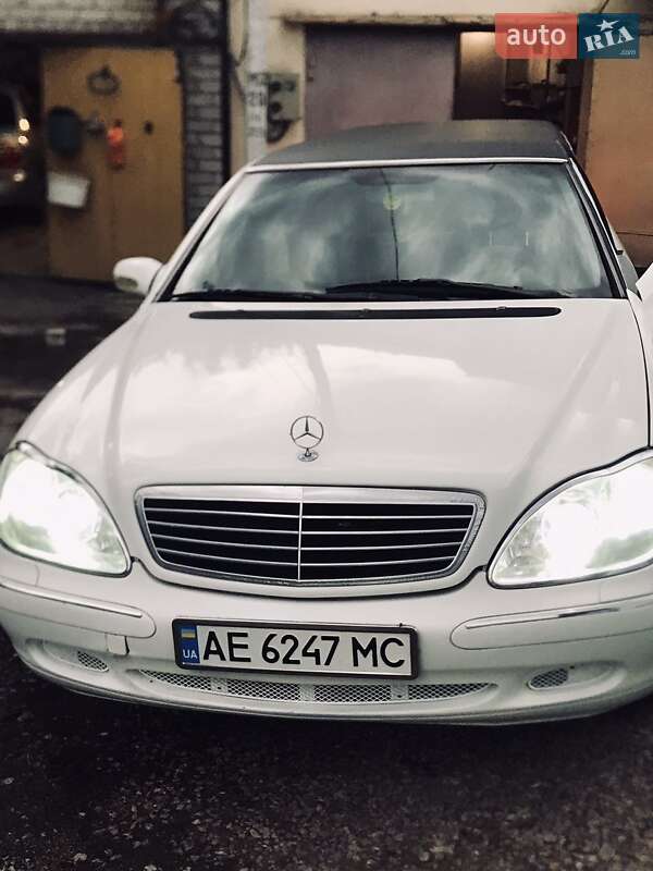 Mercedes-Benz S-Class 2000