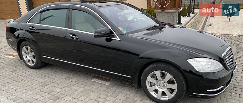 Седан Mercedes-Benz S-Class 2013 в Косове