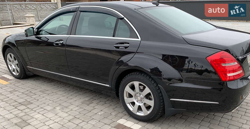 Седан Mercedes-Benz S-Class 2013 в Косове