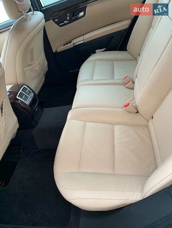 Седан Mercedes-Benz S-Class 2013 в Косове