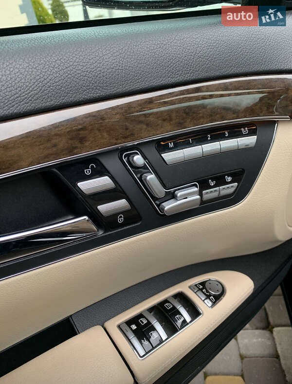 Седан Mercedes-Benz S-Class 2013 в Косове
