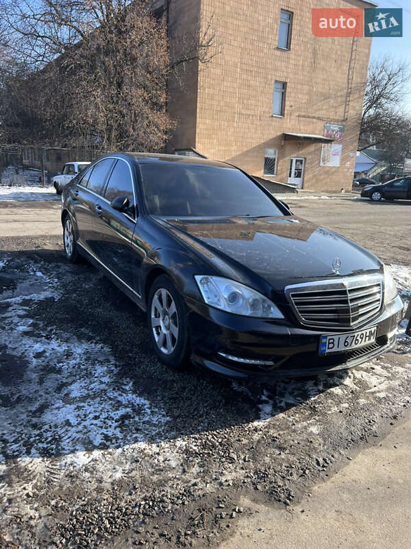 Седан Mercedes-Benz S-Class 2005 в Карловке