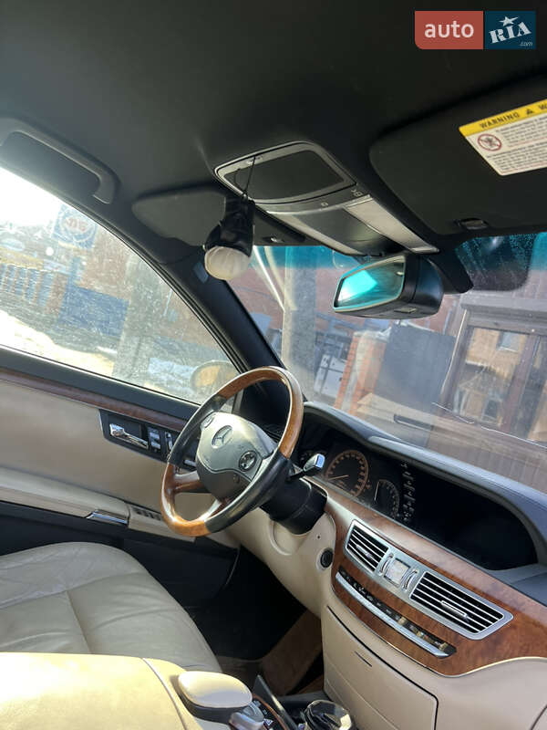 Седан Mercedes-Benz S-Class 2005 в Карловке