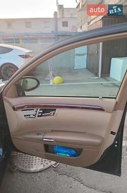 Седан Mercedes-Benz S-Class 2005 в 