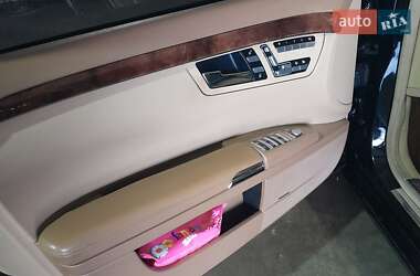 Седан Mercedes-Benz S-Class 2006 в 