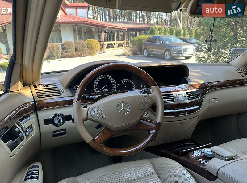 Седан Mercedes-Benz S-Class 2009 в Львове