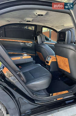 Седан Mercedes-Benz S-Class 2009 в 
