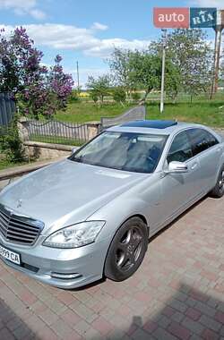 Седан Mercedes-Benz S-Class 2011 в Дубні