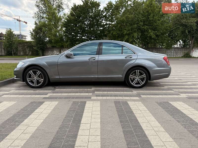 Седан Mercedes-Benz S-Class 2009 в Львове