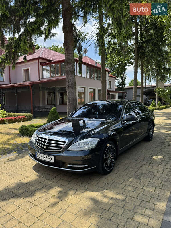 Mercedes-Benz S-Class 2011
