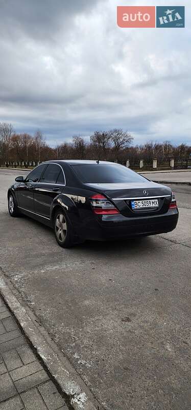 Седан Mercedes-Benz S-Class 2006 в Вараше
