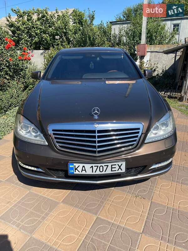 Mercedes-Benz S-Class 2012