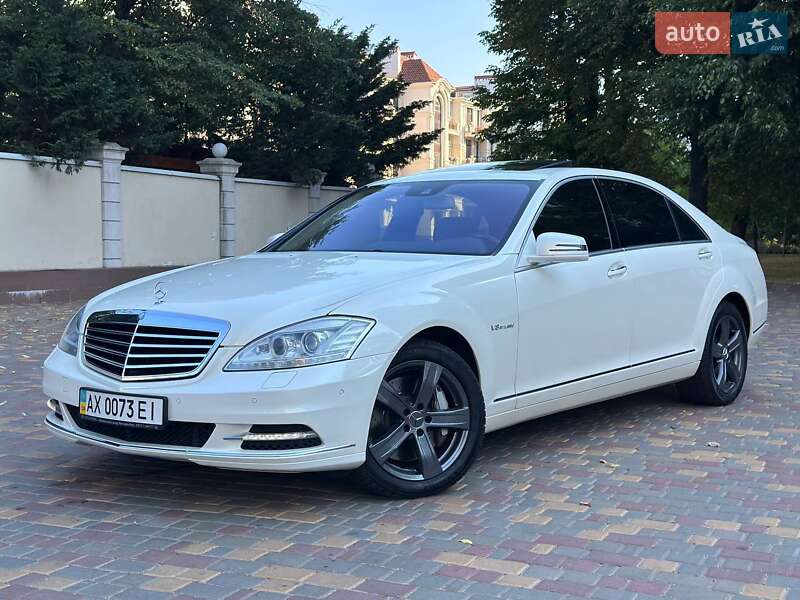 Mercedes-Benz S-Class 2012