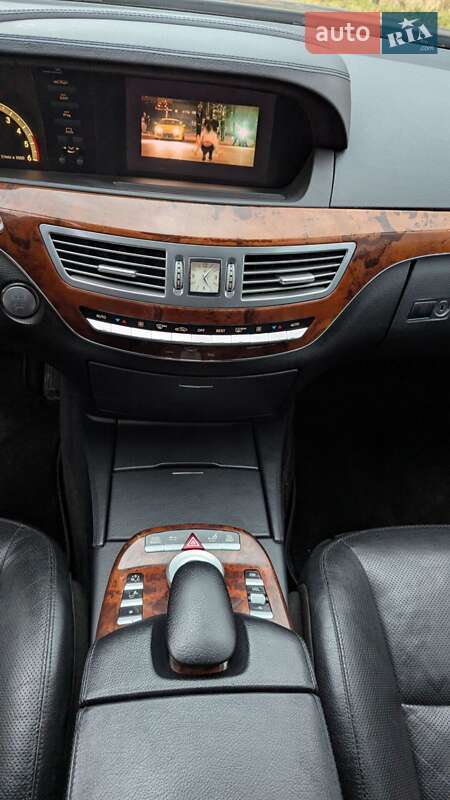 Седан Mercedes-Benz S-Class 2009 в Стрию
